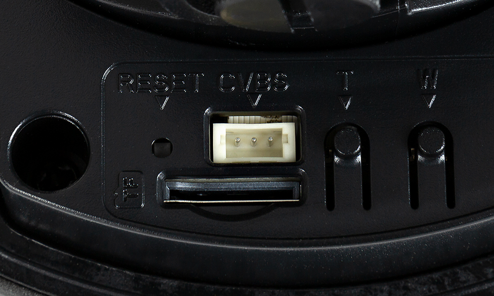 image of the SD card port of the Luma x20